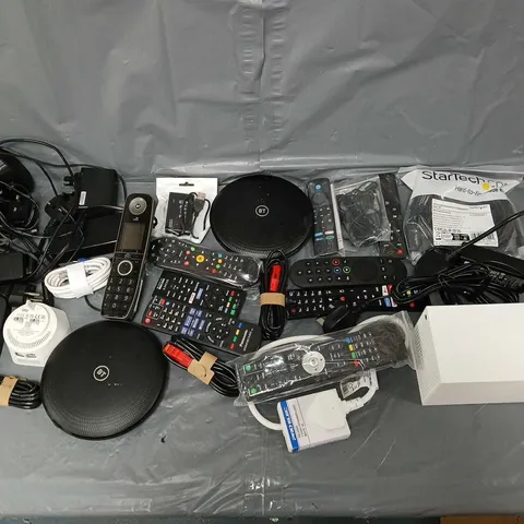 APPROXIMATELY 20 ASSORTED ELECTRICAL ITEMS TO INCLUDE - WIFI HUB, REMOTES, AND CHARGERS ETC.