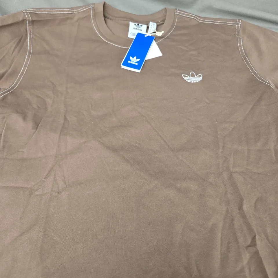 ADIDAS T-SHIRT – BROWN CREW NECK WITH WHITE TREFOIL LOGO - LARGE