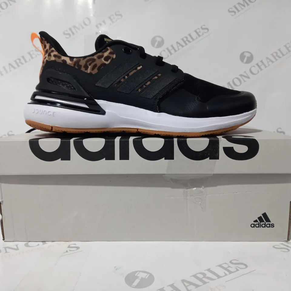 BOXED PAIR OF ADIDAS RAPIDASPORT K SHOE SIN BLACK/LEOPARD PRINT UK SIZE 5