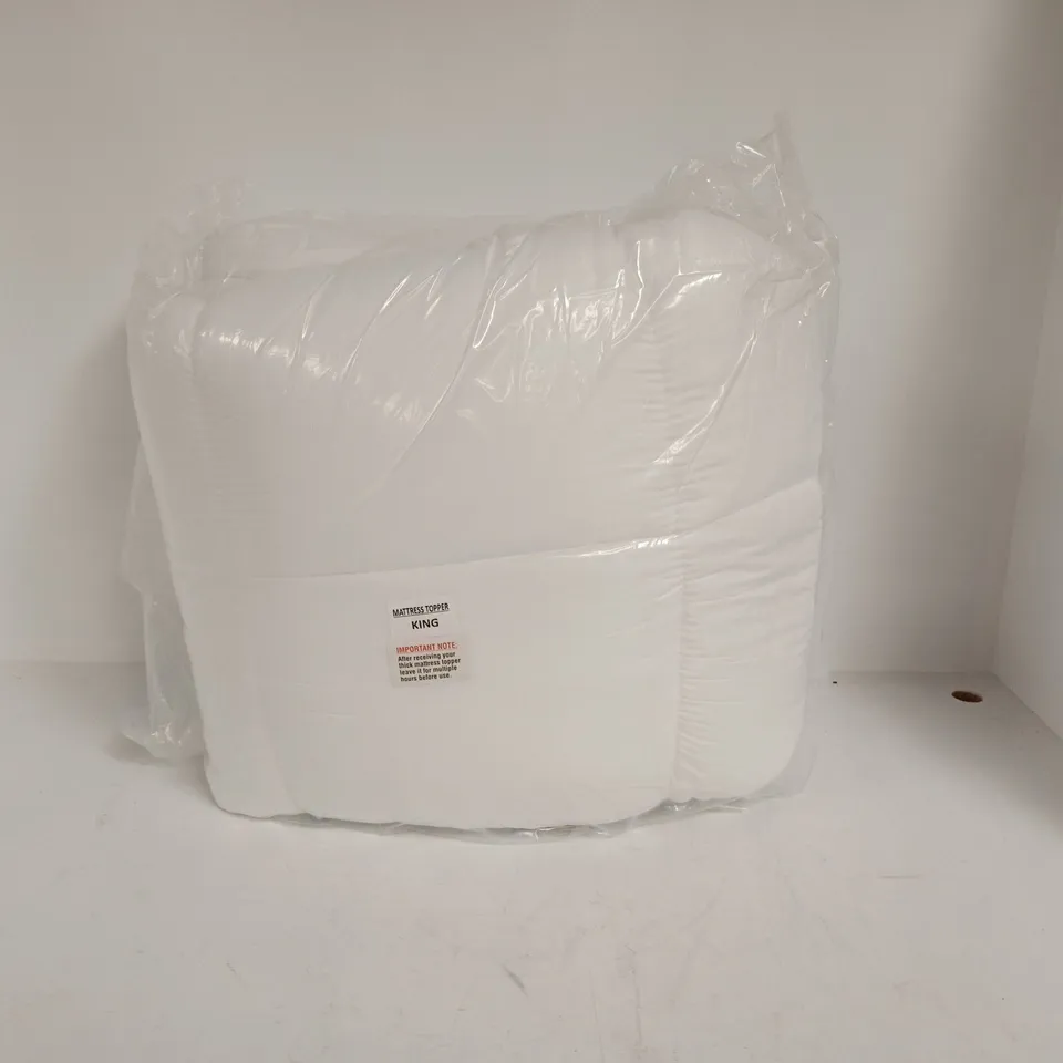 BAGGED MATTRESS TOPPER IN WHITE - KING