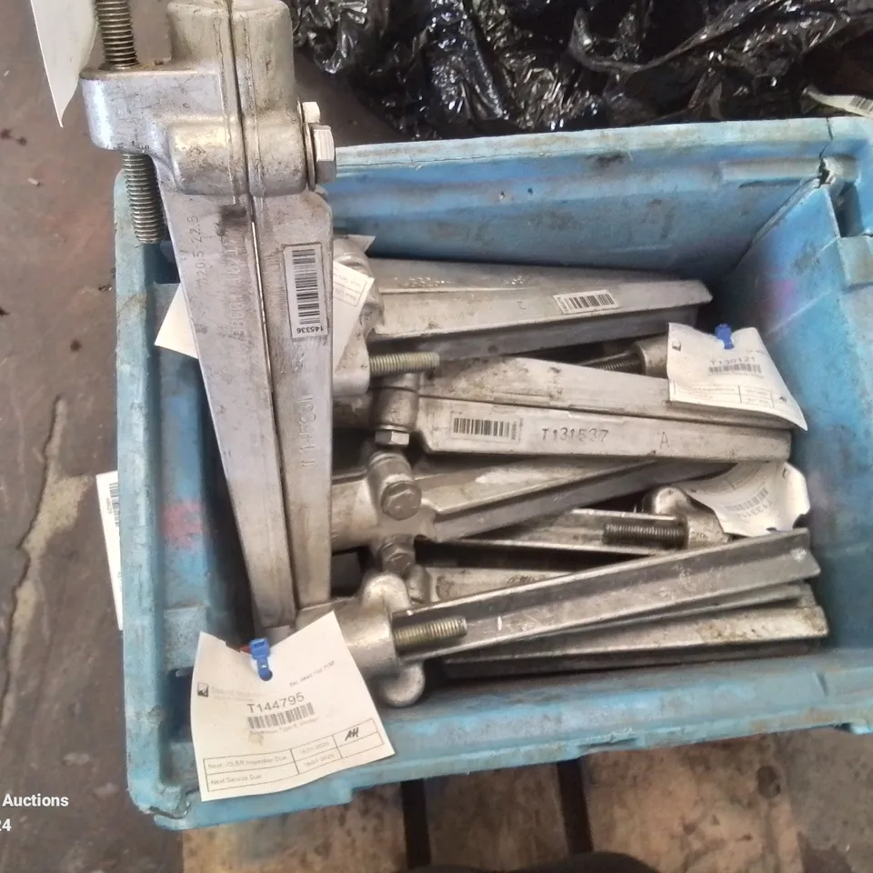 BOX OF BOWTHORPE TYPE E WEDGES