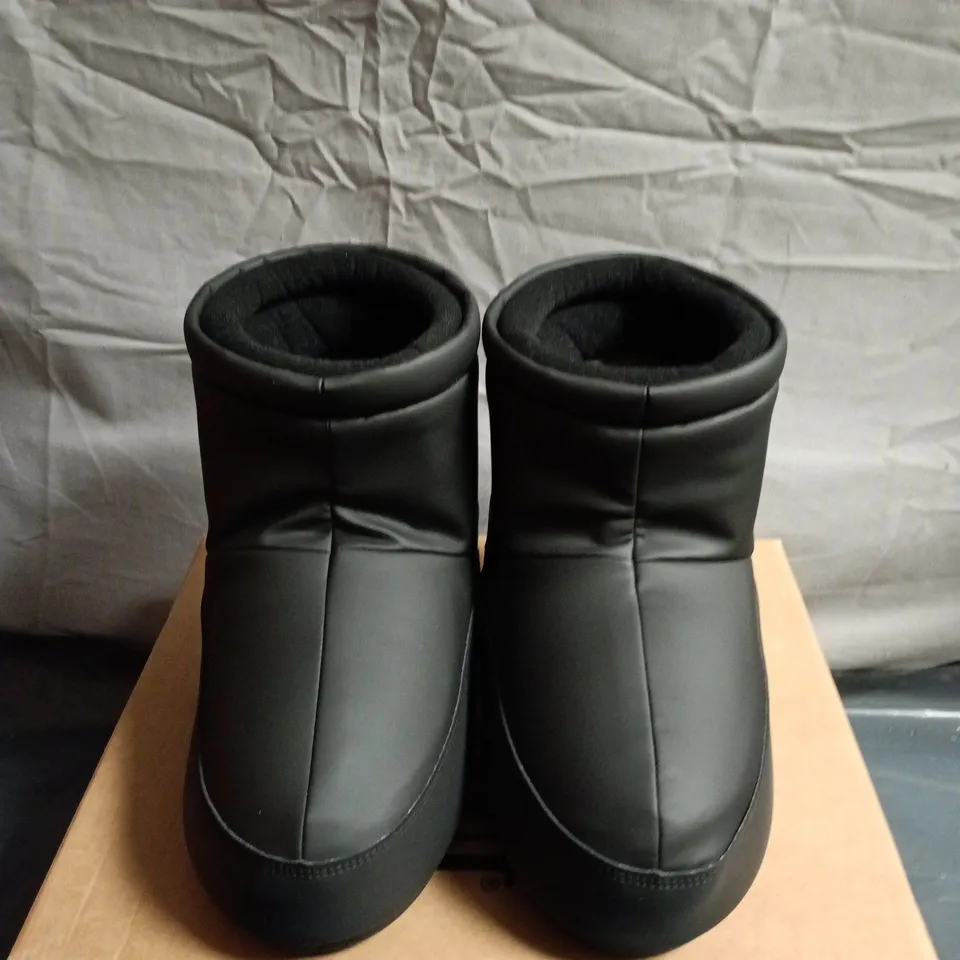 MOON BOOT BLACK LOW-ANKLE WINTER BOOTS – UNISEX - UK SIZE 3.5/5