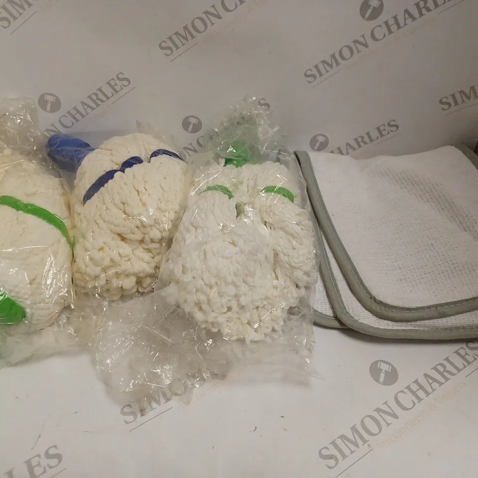 BOX OF APPROXIMATELY 10 CLEANING ACCESSORIES TO INCLUDE MOP HEADS & CLEANING PADS