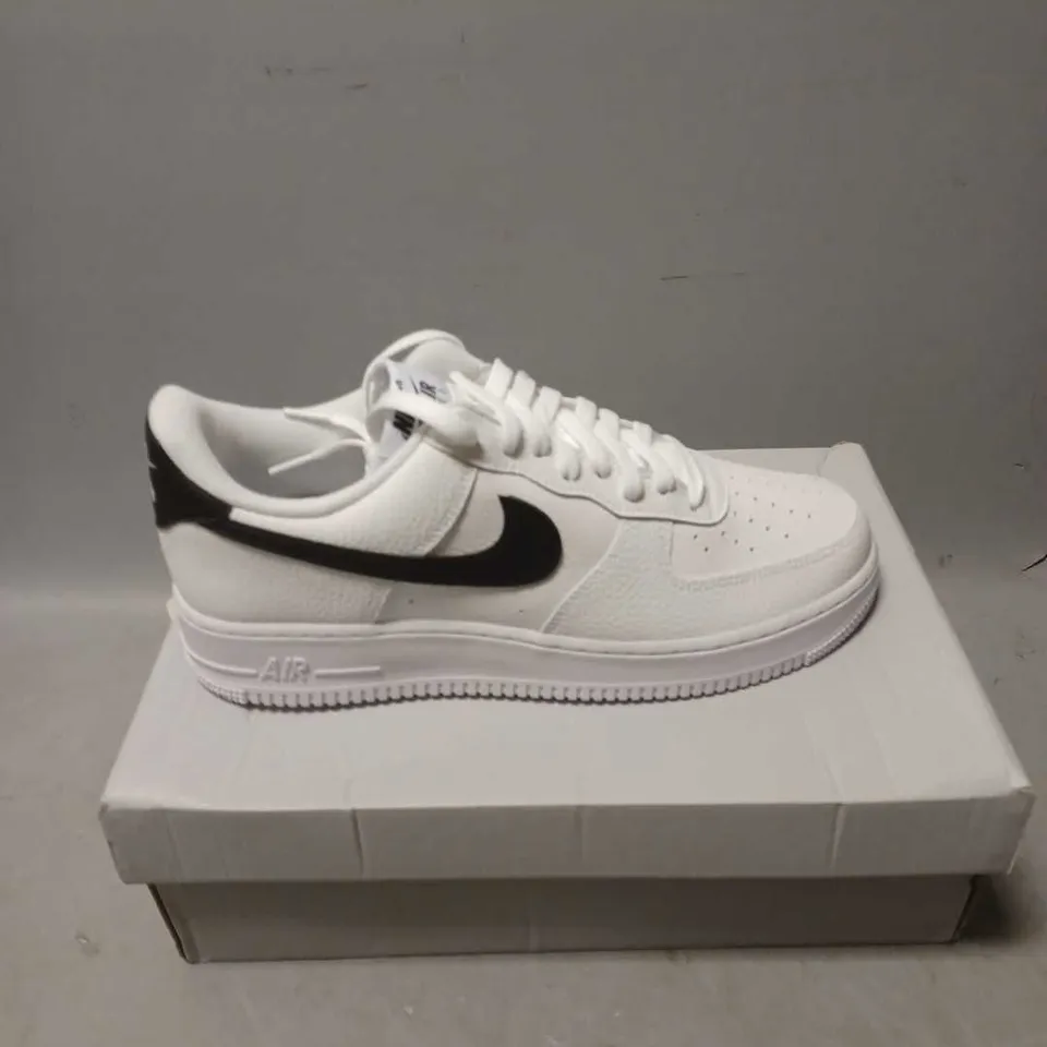 BOXED PAIR OF NIKE AIR FORCE 1 TRAINERS IN WHITE - 9.5