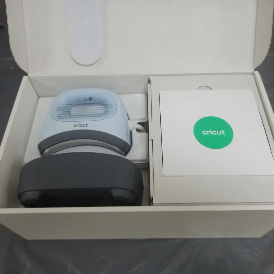 BOXED CRICUT HAT PRESS 