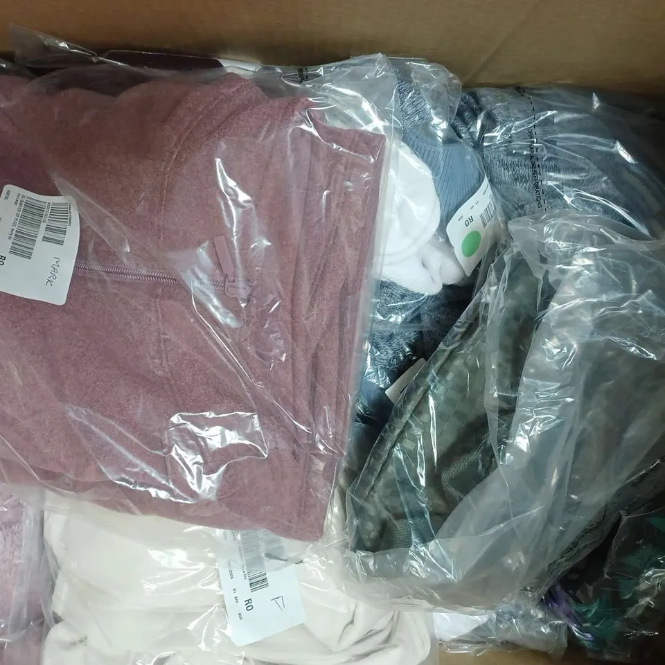APPROX 20 MIXED CLOTHING ITEMS