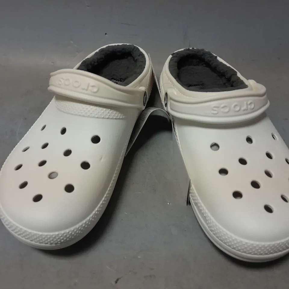 PAIR OF CROCS CLASSIC LINED CLOG IN WHITE - UK M6/W7