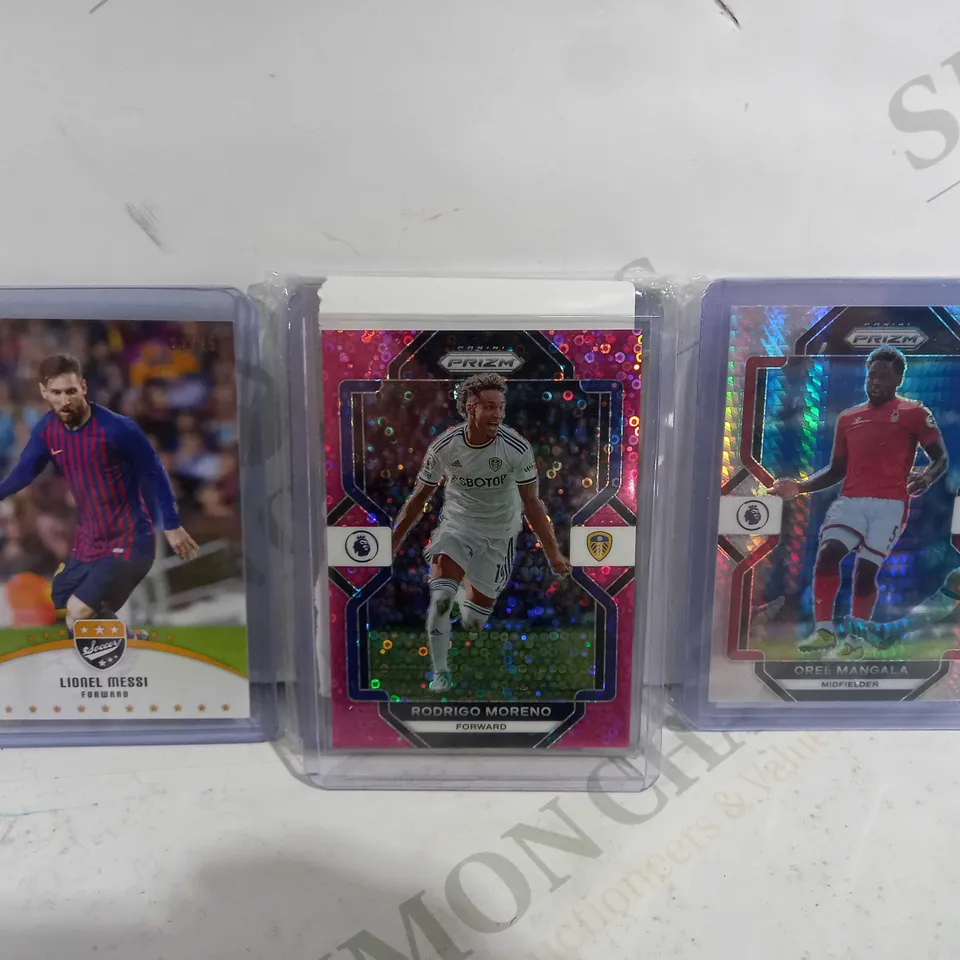 SMALL BOX OF COLLECTABLE FOOTBALL TRADING CARDS 