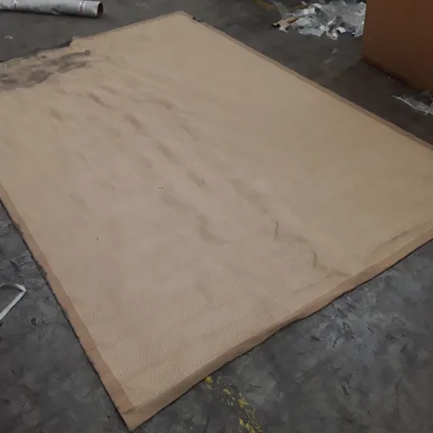 QUALITY DESIGNER AREA RUG APPROXIMATELY 240×330CM