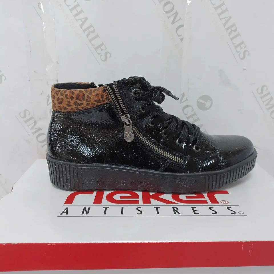 BOXED PAIR OF RIEKER HI TOP CUFF TRAINERS IN BLACK UK SIZE 6.5