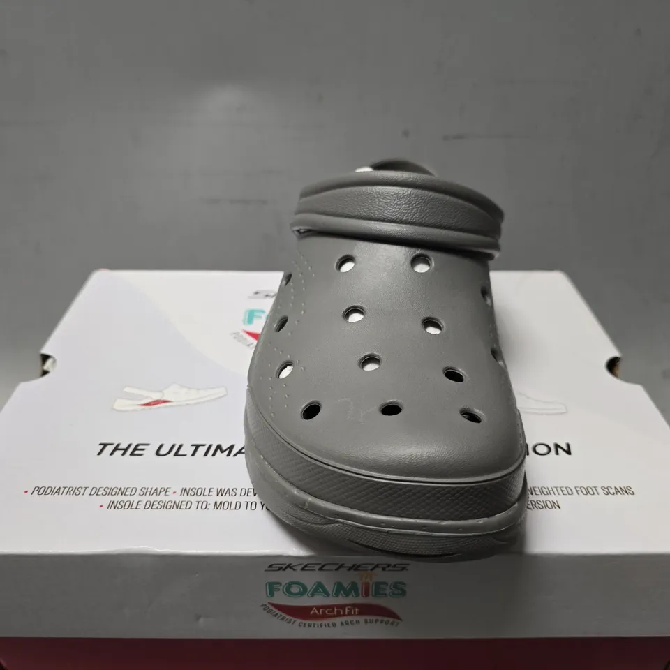 BOXED SKECHERS FOAMIES IN GREY - UK 7 