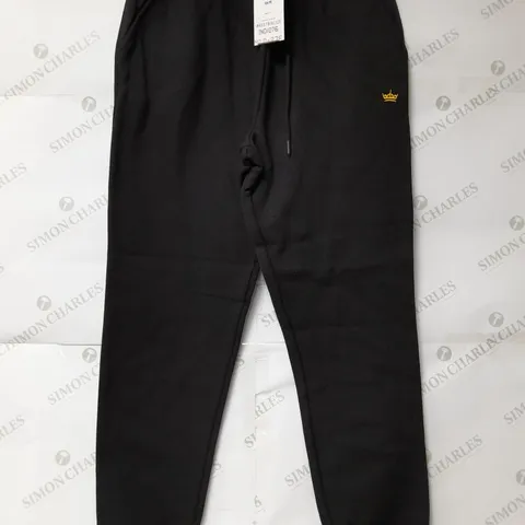 INSDUSTRIALIZE MEN IN CROWN EMB JOGGERS IN BLACK - MEDIUM