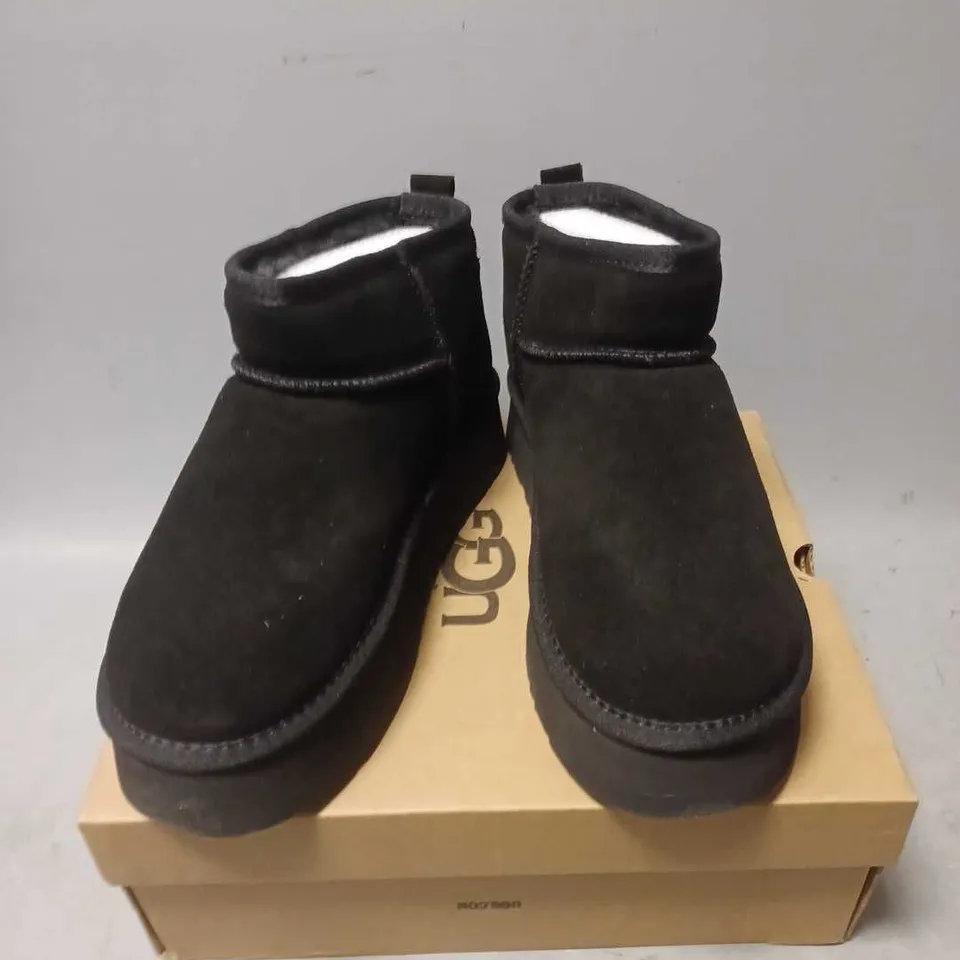 BOXED PAIR OF UGG FLEECED INSERT BOOTS - 7