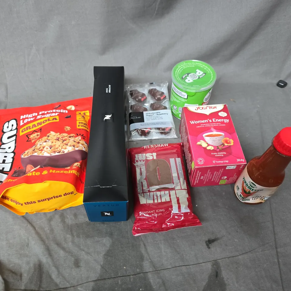 APPROXIMATELY 12 ASSORTED FOOD & DRINK ITEMS TO INCLUDE PRINGLES, SURREAL GRANOLA, NEPRESSO PODS, ETC - COLLECTION ONLY