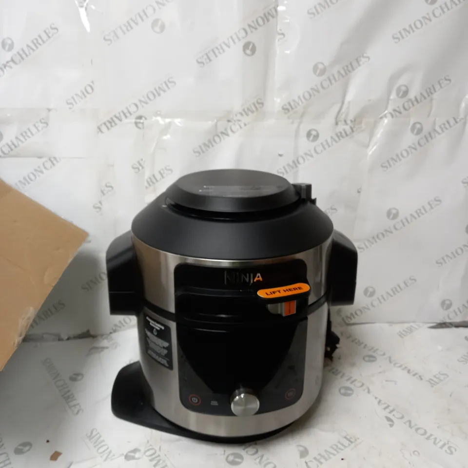 BOXED NINJA FOODI MAX SMARTLID 7.5L MULTI COOKER & AIR FRYER