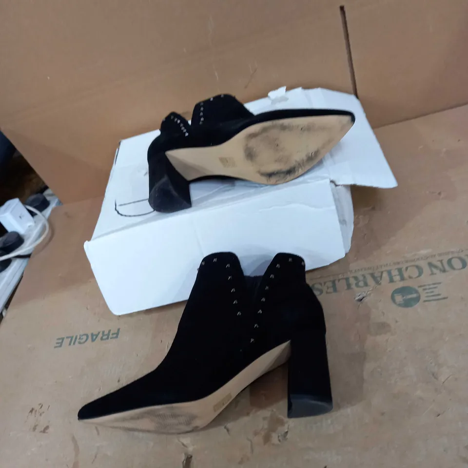 MF CLIENT ANKLE BOOT SIZE 5 