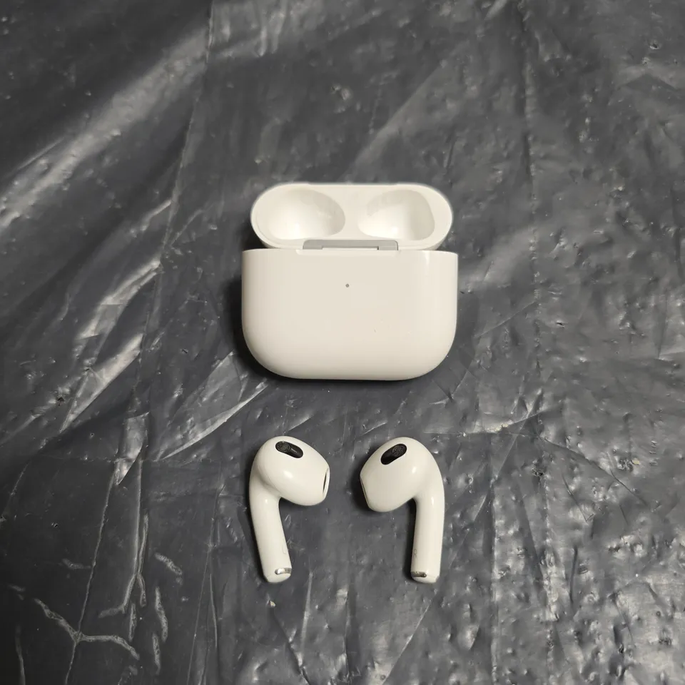 APPLE AIRPODS 3 (A2565, A2564) WITH CHARGING CASE