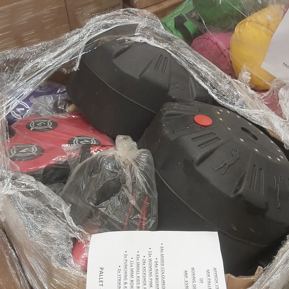 PALLET CONTAINING A VERY LARGE QUANTITY OF ASSORTED BOXING GEAR