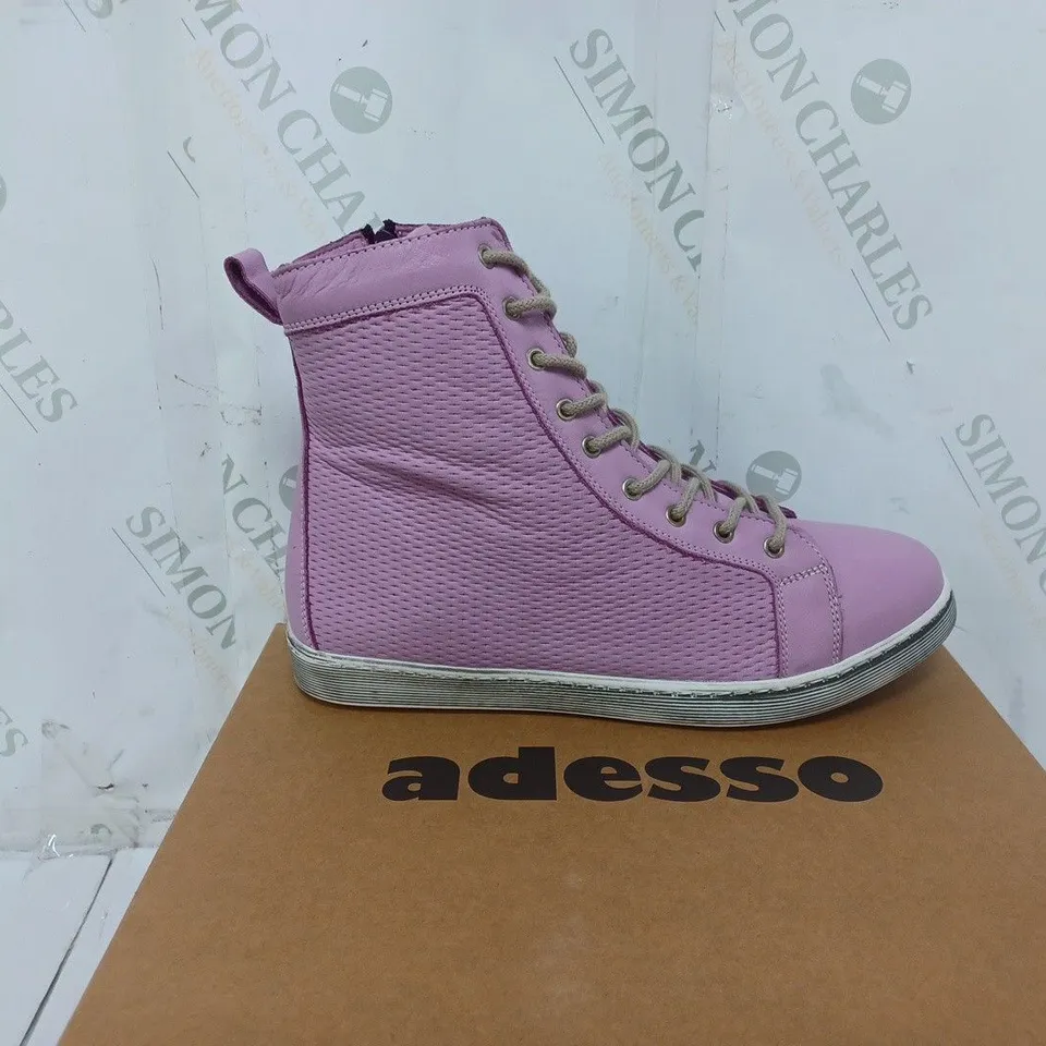 BOXED PAIR OF ADESSO BOOTS SIZE 7