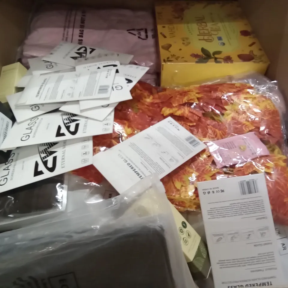 PALLET OF ASSORTED ITEMS INCLUDING  GLASS SCREEN PROTECTOR, ARTIFICAL MAPLE LEAFS, BEARD OIL, HAIR GROWTH OIL, VAHDAM HERBAL TEAS, WINTER GLOVES SET