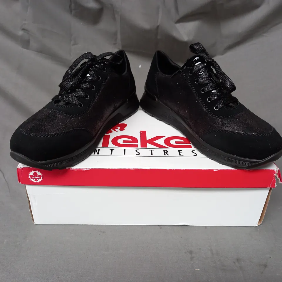 BOXED PAIR OF RIEKER ZIP TRAINERS IN BLACK SIZE 5