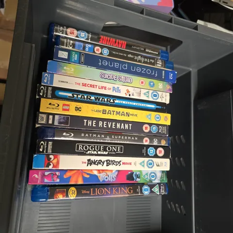 BLU-RAY/DVD FILM COLLECTION IN CASE – STAR WARS, ROGUE ONE, THE LION KING & MORE