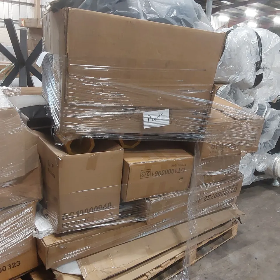 PALLET CONTAINING A LARGE QUANTITY OF DESIGNER furniture parts