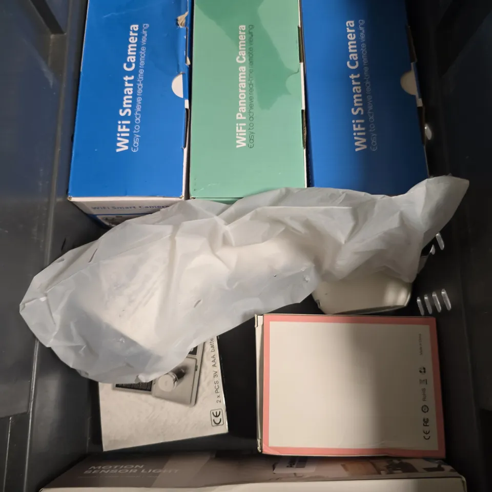 APPROXIMATELY 8 ASSORTED ELECTRICAL PRODUCTS TO INCLUDE WIFI CAMERA , MINI MASSAGER , ETC 