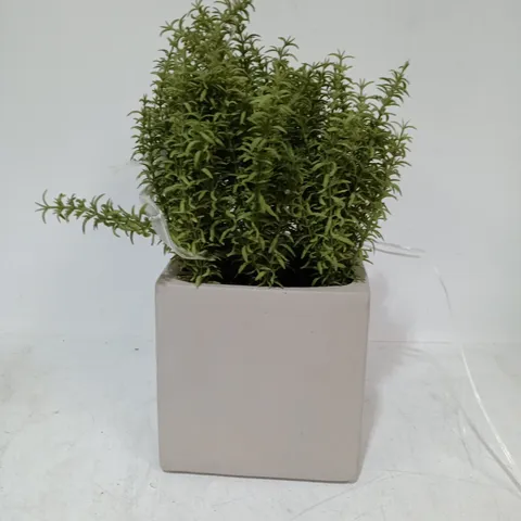 ARTIFICIAL SHRUB IN SQUARE GREY PLANTER