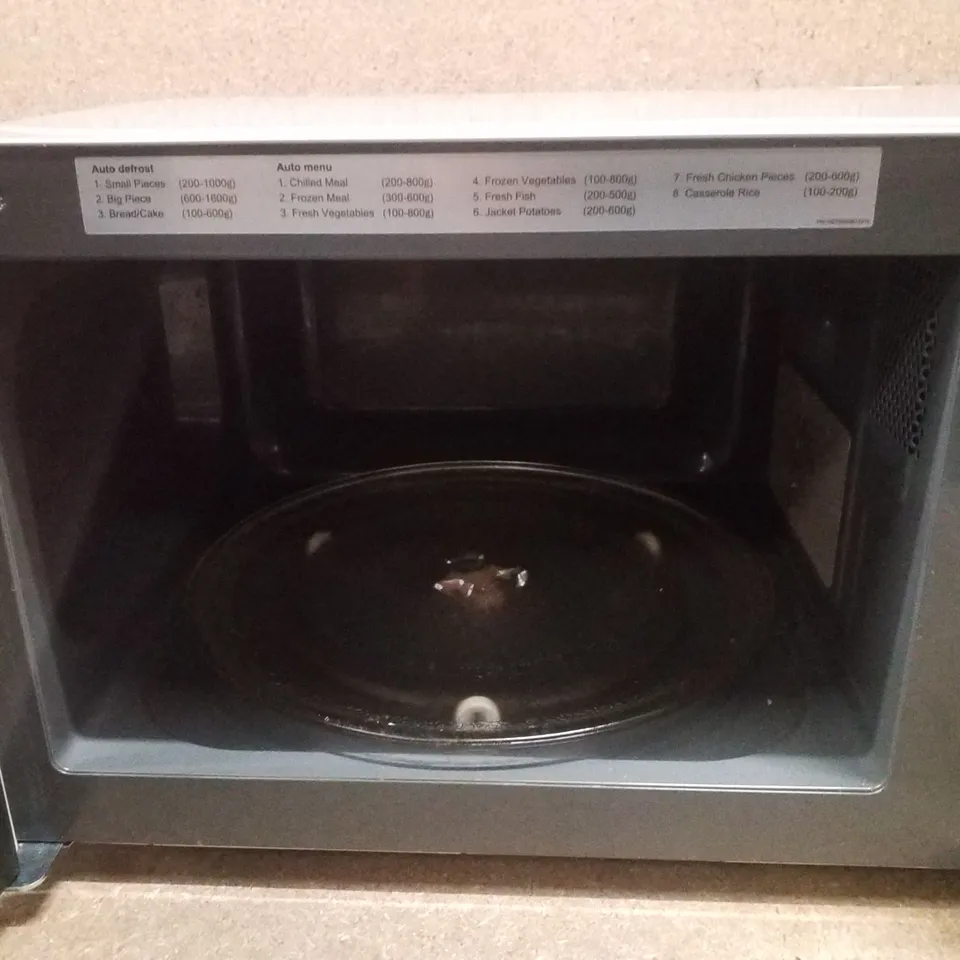 BOXED PANASONIC NN-ST23QMBPQ 20L COMPACT MICROWAVE OVEN - SILVER