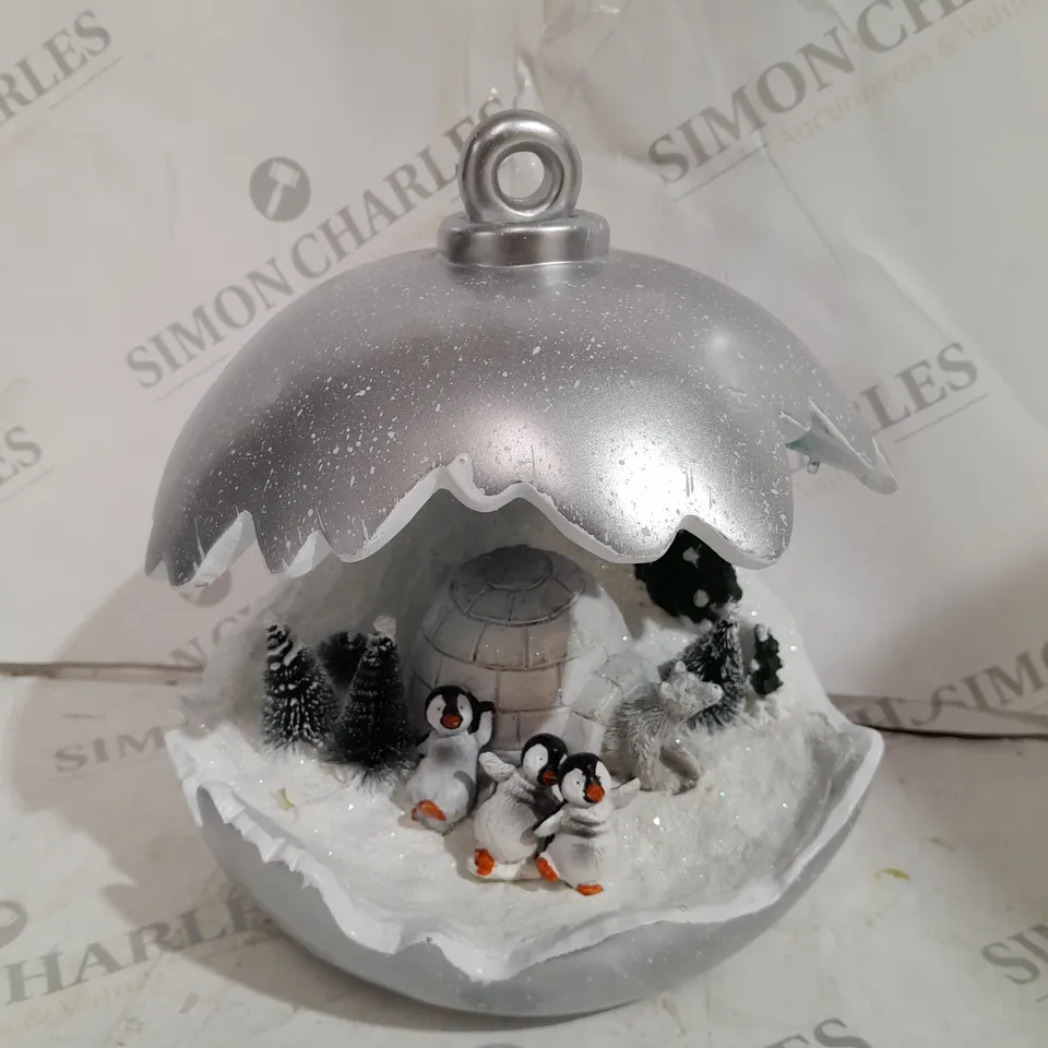 BOXED SANTA EXPRESS CHRISTMAS DETAILED BAUBLE DECORATION