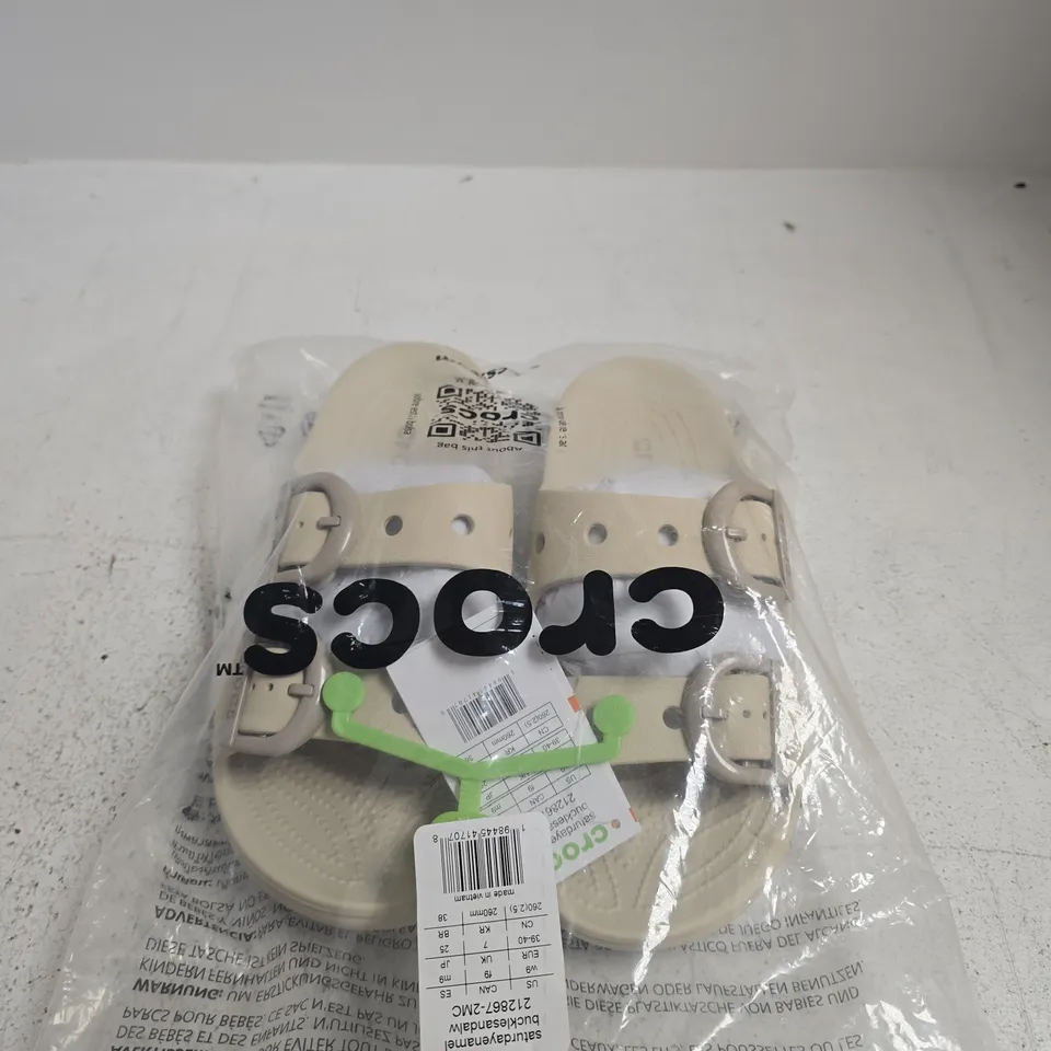 PAIR OF CROCS BEIGE SANDALS – SIZE F9