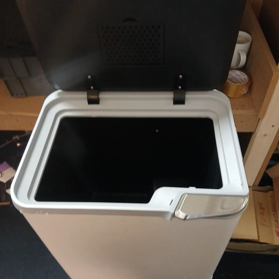 MVM TOUCH OPENING WASTE BIN - SMALL DINT TO SIDE PANEL 