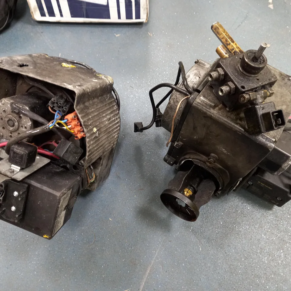 ASSORTMENT OF VEHICLE PARTS TO INCLUDE SPEED DIAL, STEERING WHEEL BASE, ETC