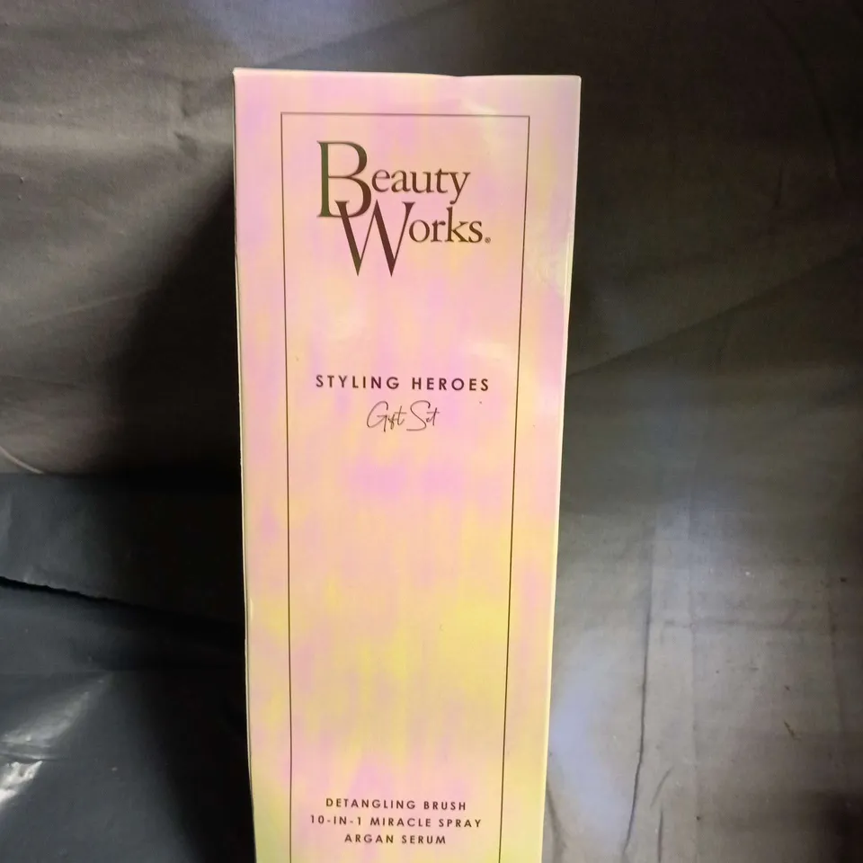 BEAUTY WORKS STYLING HEROES GIFT SET – DETANGLING BRUSH & 10-IN-1 MIRACLE SPRAY (ARGAN SERUM)