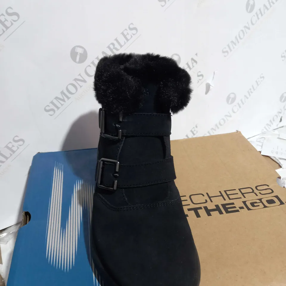 PAIR OF SKECHERS WINTER ON THE GO WINTER FLING BOOTS IN BLACK - UK SIZE 3.5