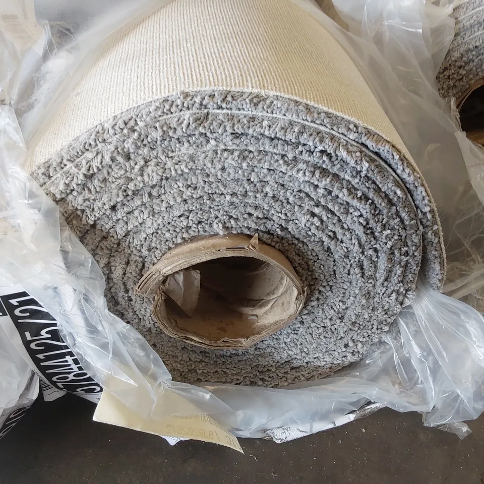 ROLL OF QUALITY EC HEARTLAND ULTRA STANKLYN CARPET // SIZE: APPROXIMATELY 5 X 6m