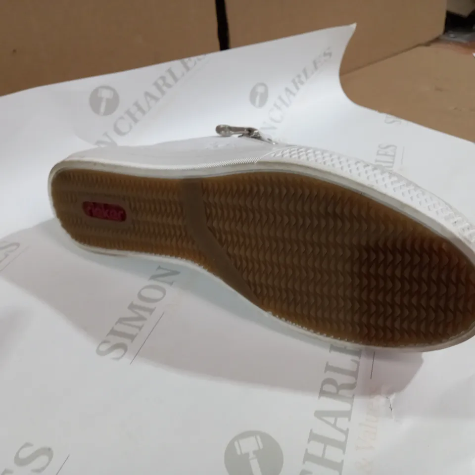 RIEKER WHITE SHOE SIZE 6