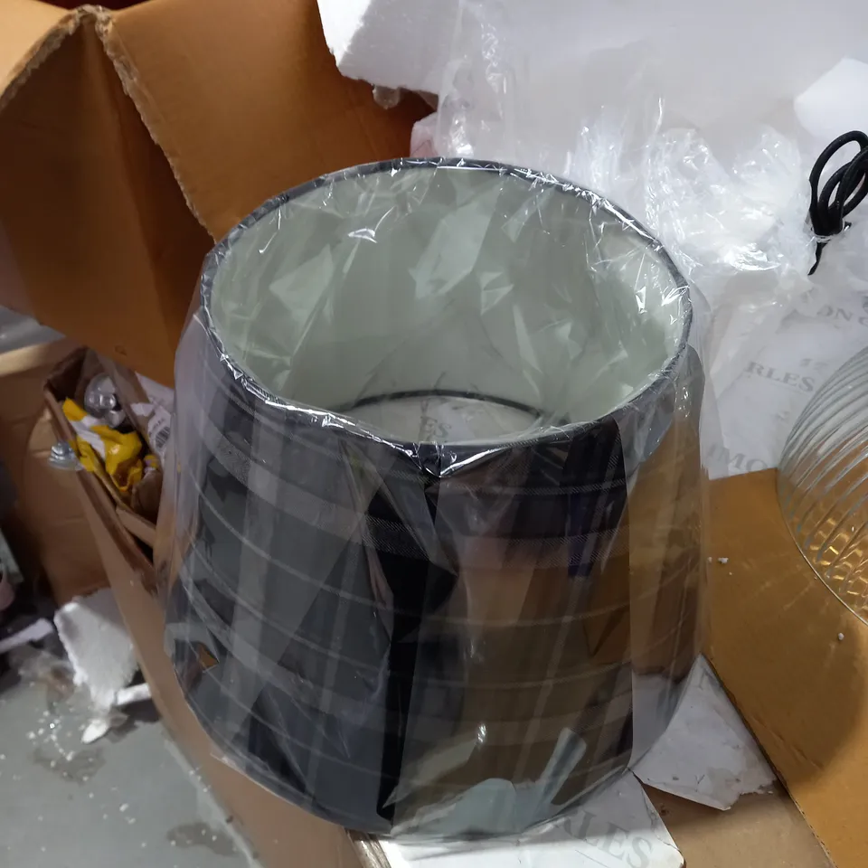 LOT OF 2 ASSORTED LIGHTING ITEMS TO INCLUDE YAMBOL NICKEL FINISH PENDANT WITH RIBBED GLASS SHADE AND TARTAN DETAIL LIGHT SHADE