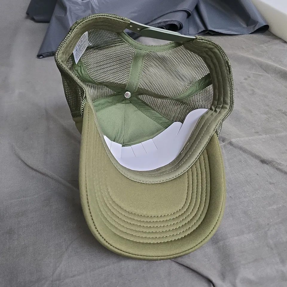 OLIVE GREEN TRUCKER CAP WITH EMBROIDERED GRAPHIC