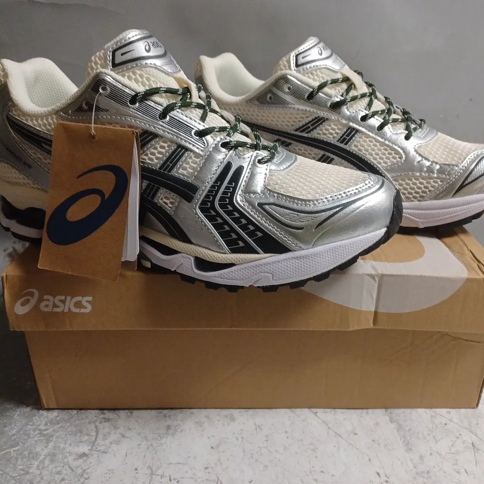 BOXED PAIR OF ASICS GEL-KAYANO 14 TRAINERS IN WHITE/SILVER SIZE UK 9.5