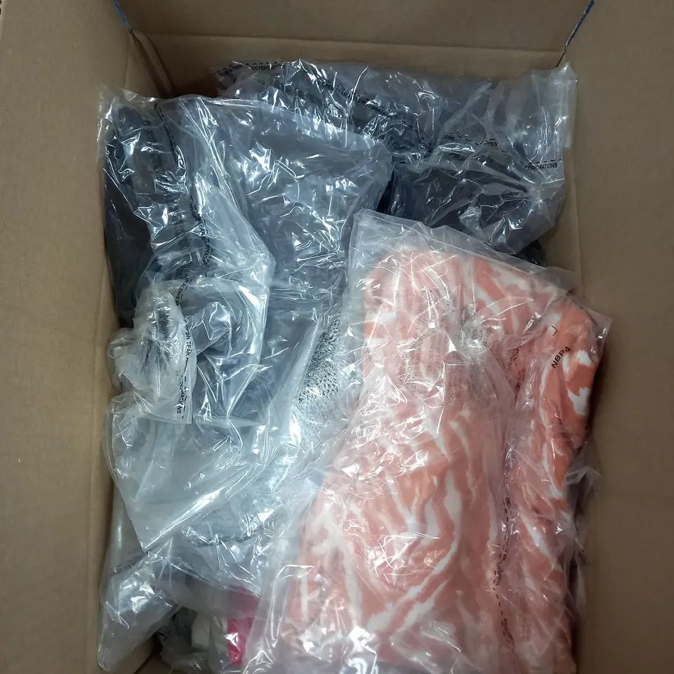 BOX OF APPROXIMATELY 20 ASSORTED CLOTHING ITEMS TO INCLUDE GILET, JUMPER, TOPS ETC
