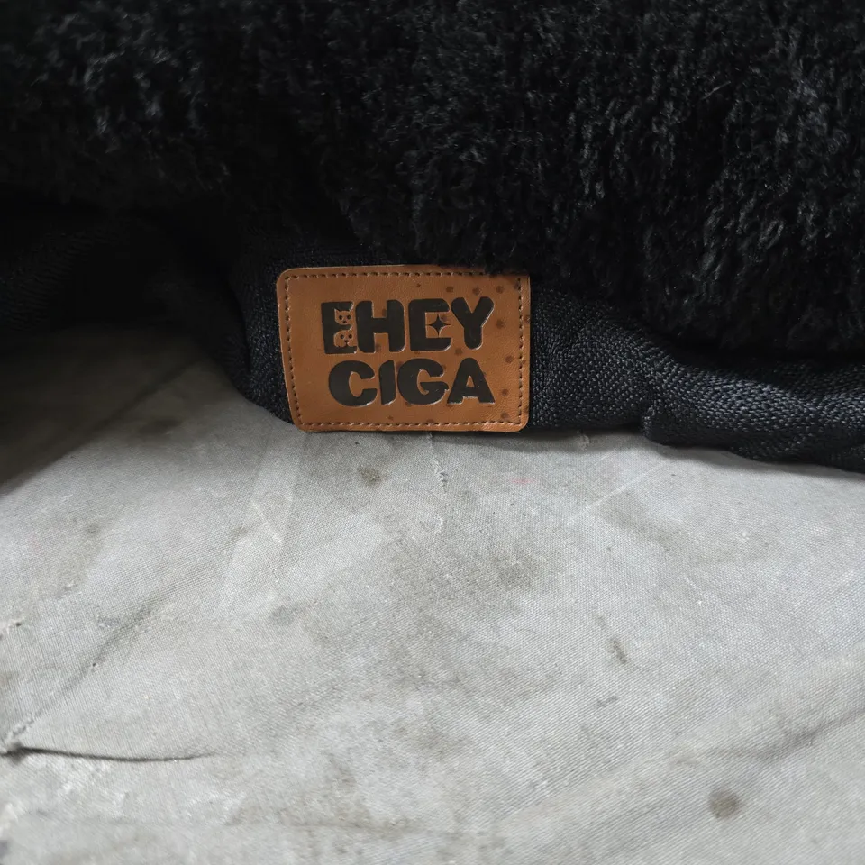 EHEY CIGA BLACK DOG BED WITH ADDITIONAL FOAM MATTRESS
