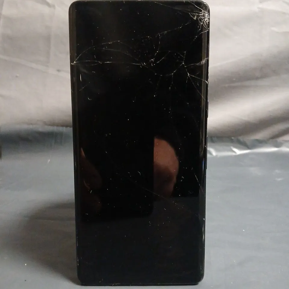 GOOGLE PIXEL 7 PRO - SCREEN CRACKED 