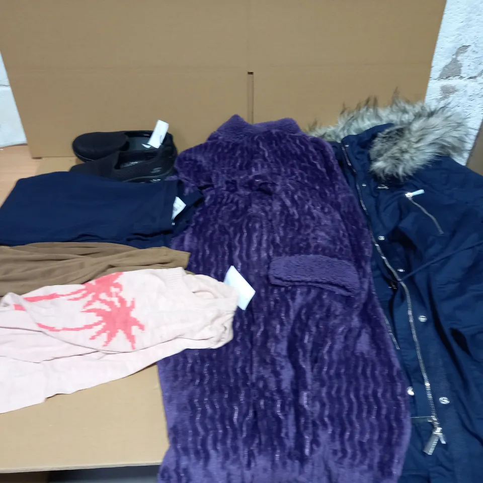 LOT OF ASSORTED CLOTHES TO INCLUDE CAROLE HOCHMAN PURPLE COAT, SKETCHERS ARCH FIT TRAINER, AND NINA LEONARD LARGE NAVY LEGGINGS ETC. 