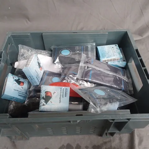 APPROXIMATELY 10 ASSORTED CAR ACCESSORIES