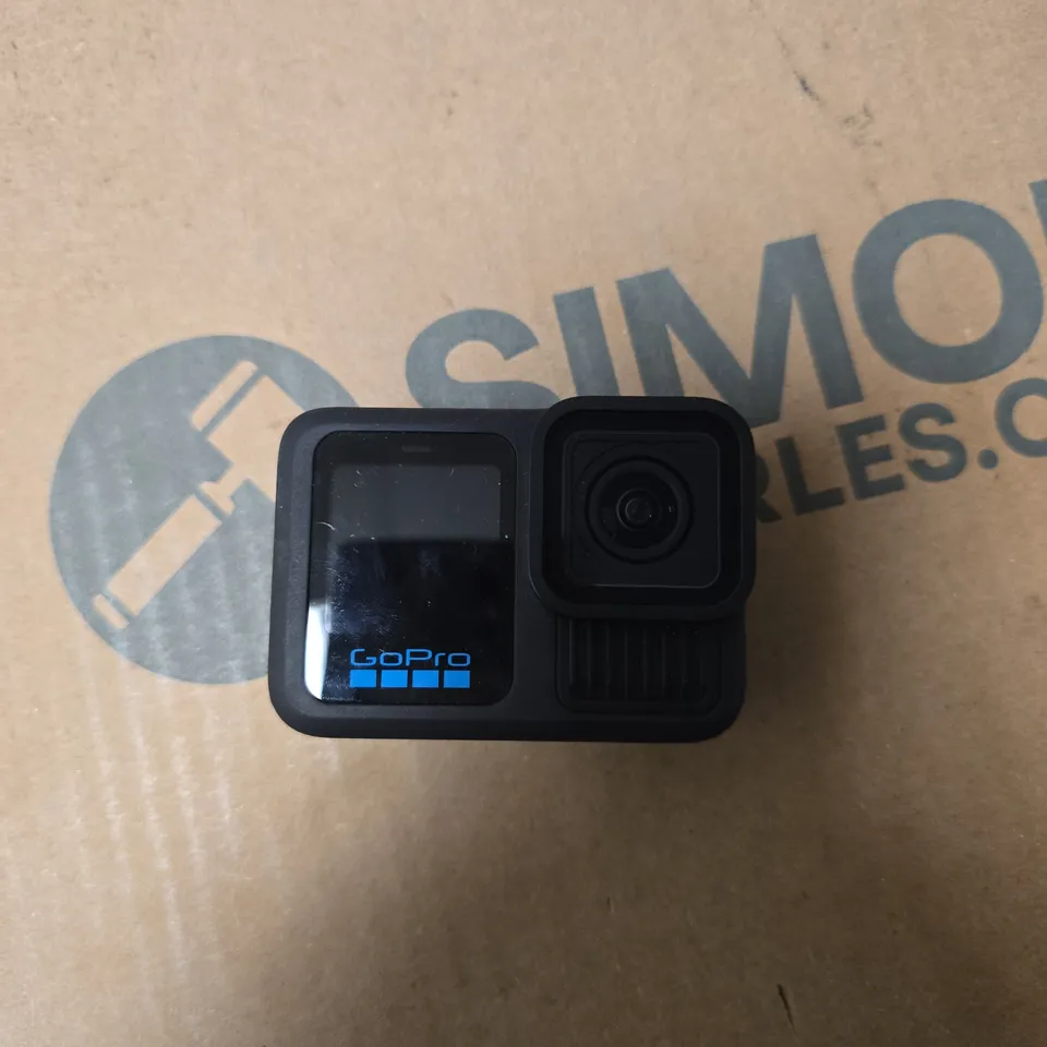 GOPRO ACTION CAMERA IN CASE WITH USB-C CABLE & WALL CHARGER