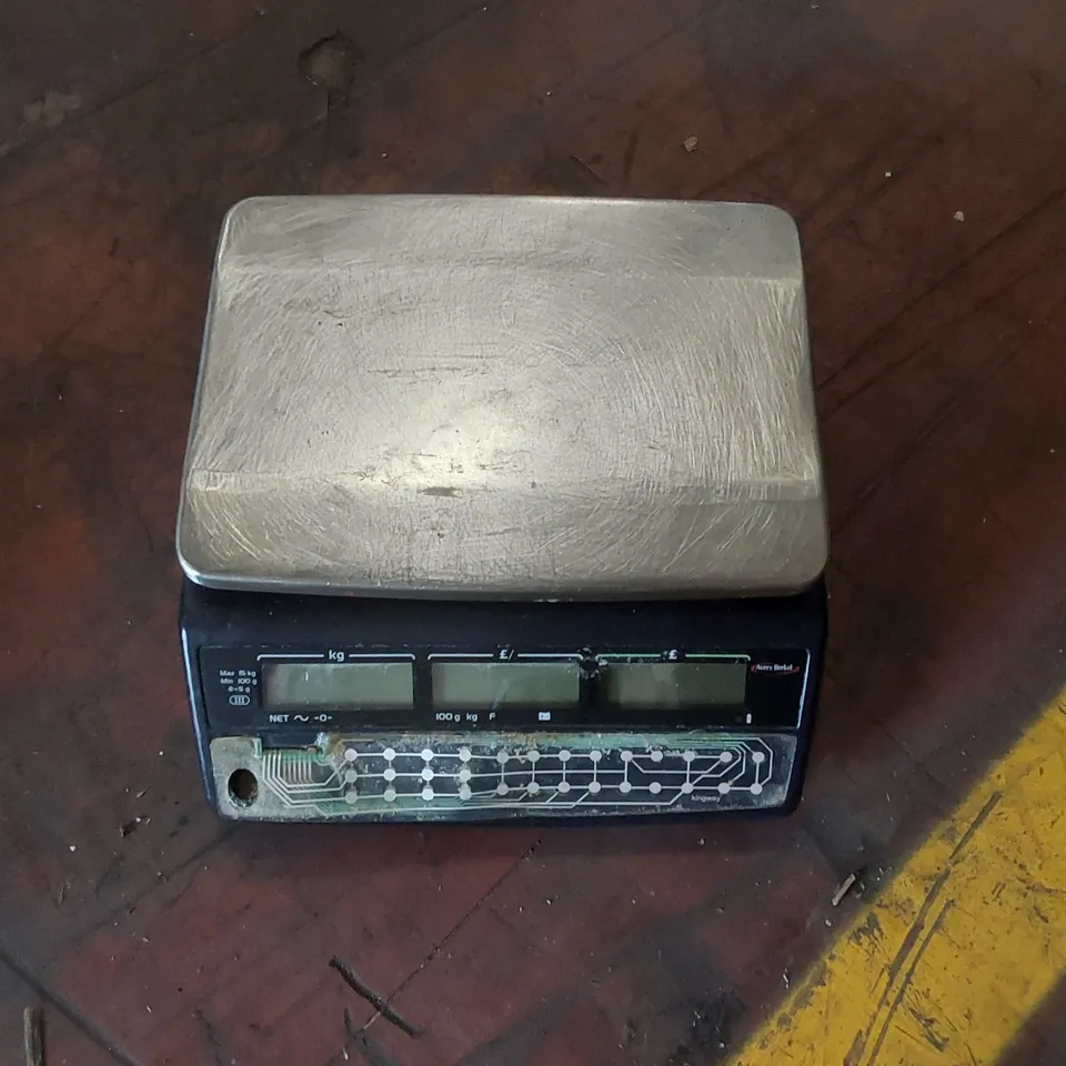 AVERY BERKEL DIGITAL SCALE
