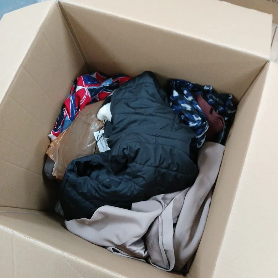 ASSORTED JACKETS AND OUTERWEAR IN LARGE BOX – APPROXIMATLEY 10 ITEMS AND X2 ASSORTED GARDEN ITEMS. BOXES NOT CHECKED