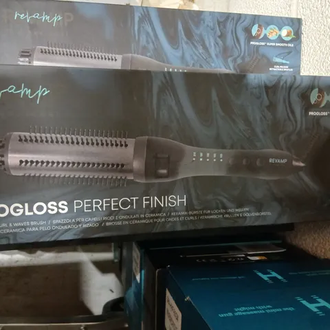 BOXED REVAMP PROGLOSS BIG VOLUME AND WAVE HOT CERAMIC BRUSH